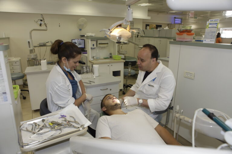 טיפול אורתודונטי במרפאה